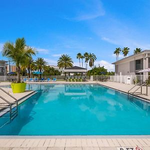 Clarion Inn&Suites Across From Universal Orlando Resort